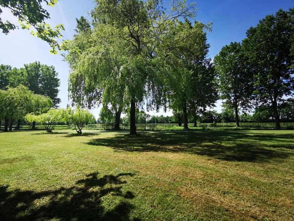 L'Oasis Des Dombes Hotel Amberieux-en-Dombes ภายนอก รูปภาพ
