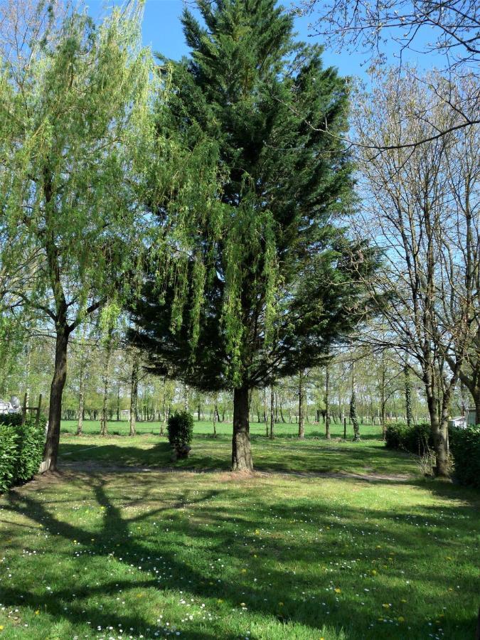 L'Oasis Des Dombes Hotel Amberieux-en-Dombes ภายนอก รูปภาพ