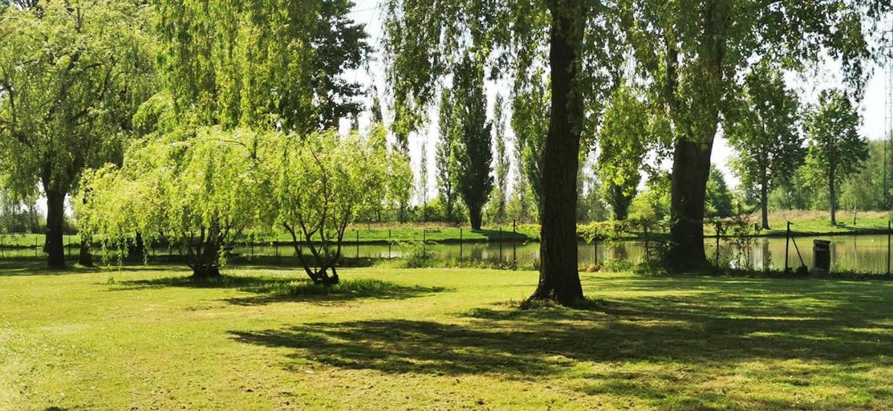 L'Oasis Des Dombes Hotel Amberieux-en-Dombes ภายนอก รูปภาพ