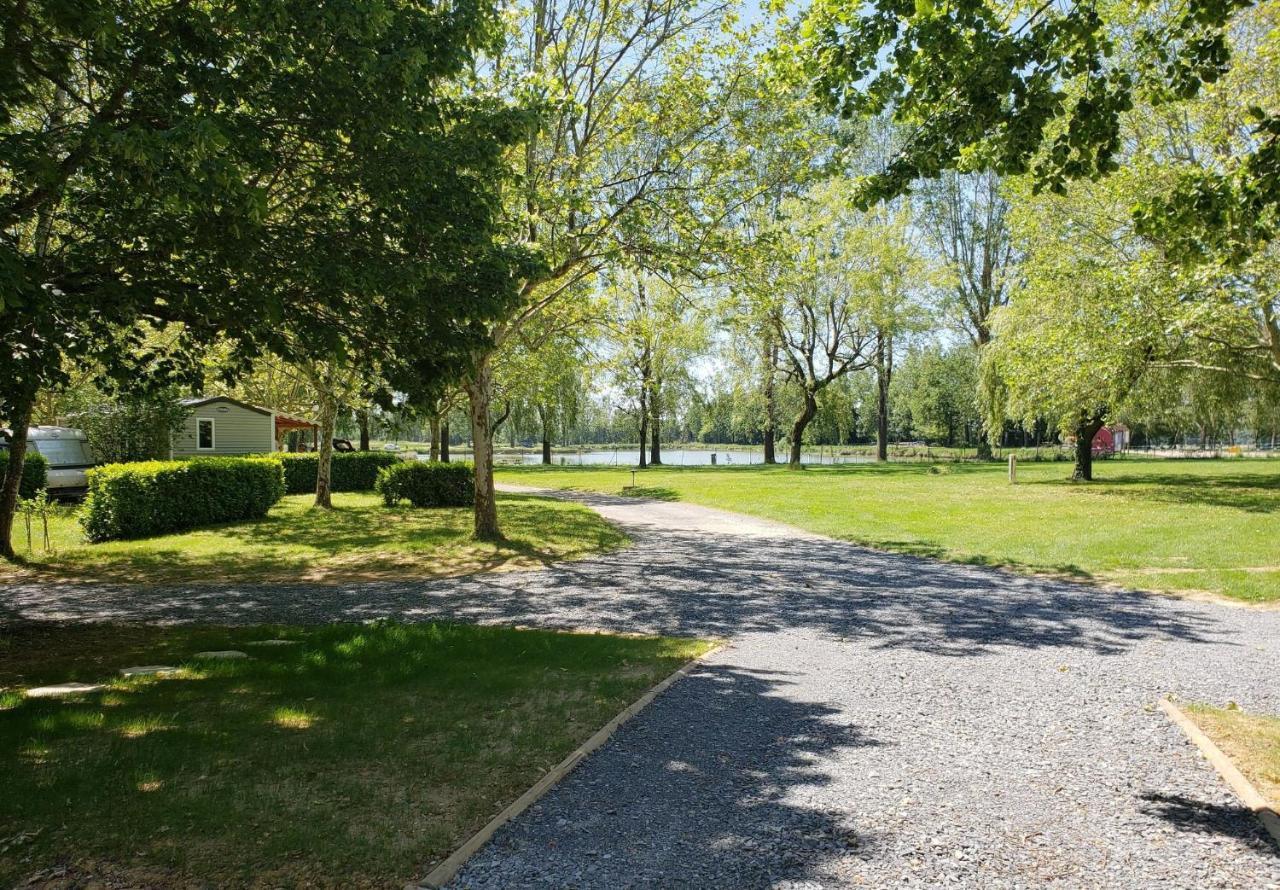 L'Oasis Des Dombes Hotel Amberieux-en-Dombes ภายนอก รูปภาพ